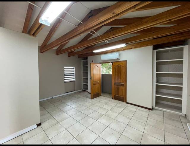 BUSINESS FOR SALE IN ELDORAIGNE